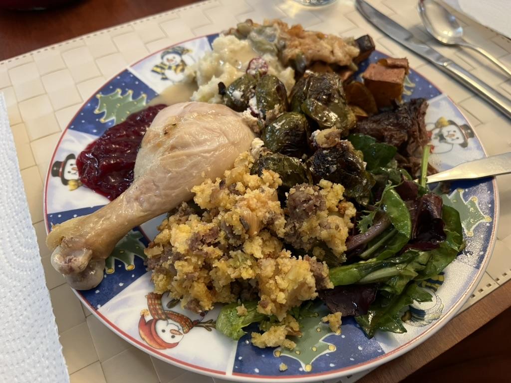 Plate of Thanksgiving food